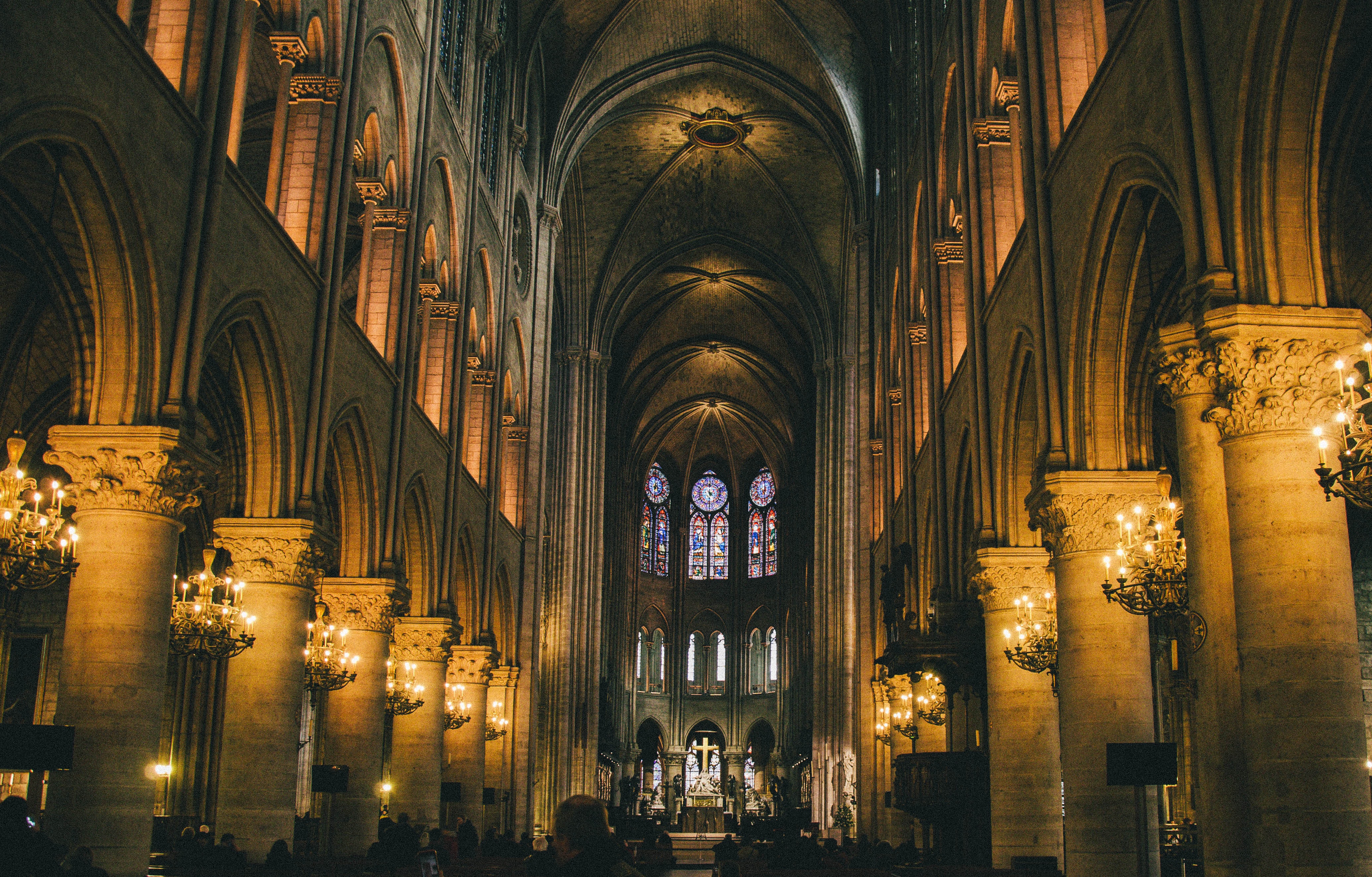 Intérieur de la cathédrale Notre-Dame de Paris avant les travaux