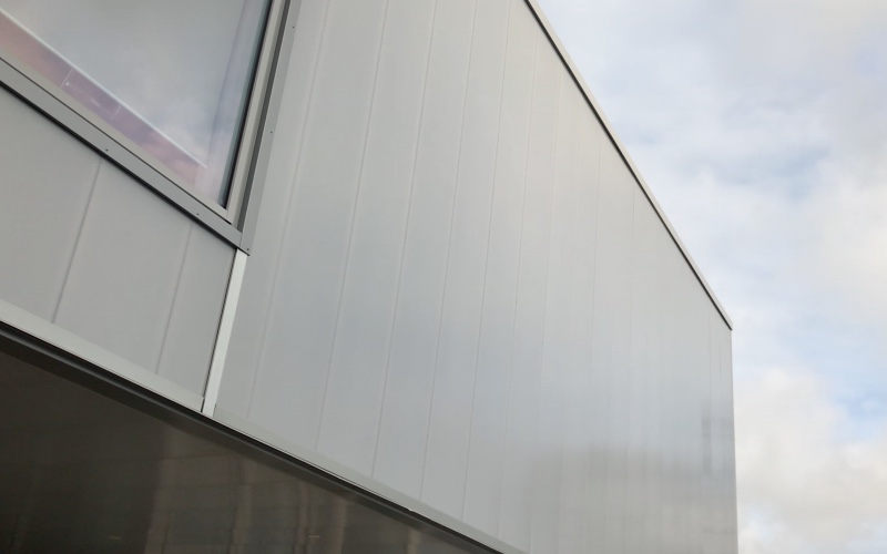 Les systèmes façade-rideau Uniquad 120 appliquées sur le centre de lumière naturelle de Kingspan, à Kingscourt (Irlande) - Crédit photo : V.K