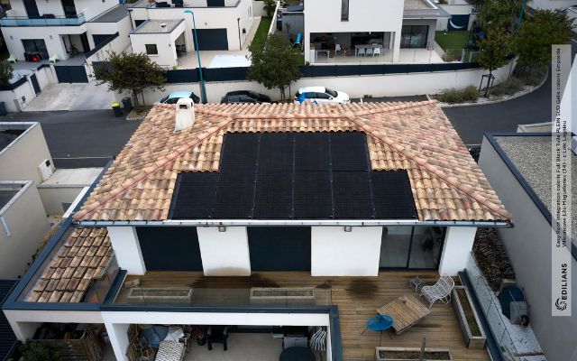 Easy Roof Integration coloris Full Black Tuile Plein Sud Gélis coloris Emporda à Ville-les-Maguelones (34) - Crédits photo : Loïc Lagnieu