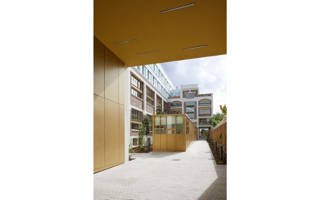 Vue sur cour du bâtiment Télécom Paris réhabilité - Crédits photo : Antoine Mercusot