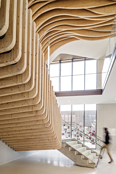 Vue intérieure du nouveau lycée La Plaine à Saint-Denis - Crédit photo : Stefan Tuchila