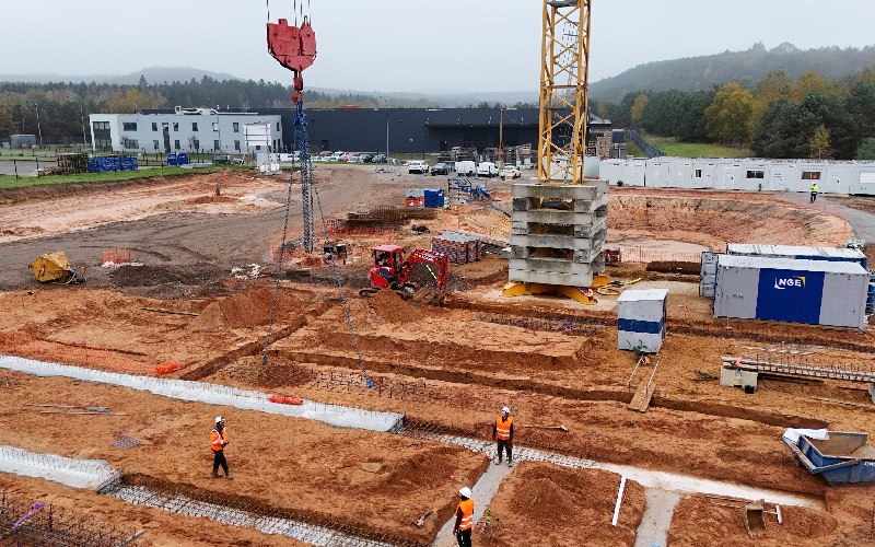 Vue du ciel sur le chantier de réseau de chaleur urbain à Bitche (Moselle) - Crédit photo : NGE