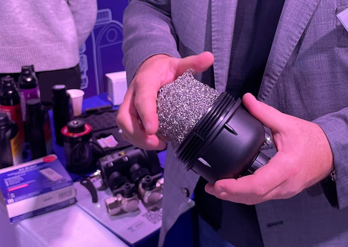 Maille en inox présente dans le filtre magnétique d'Adey - Crédit photo : Jade Melquiond