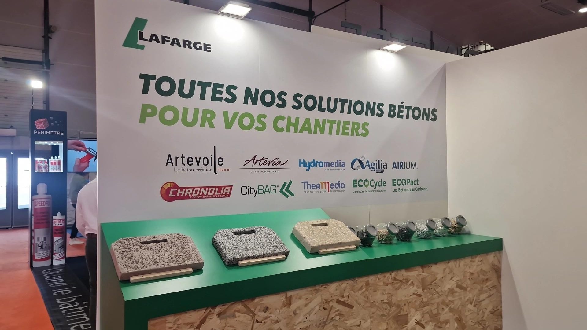 Le béton bas carbone dans tous ses états sur le stand de Lafarge à Artibat 2025