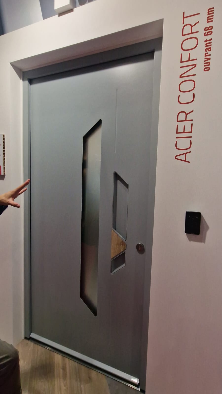 Porte d'entrée acier Isami 7-Confort de Zilten à Artibat 2025 - Virginie Kroun