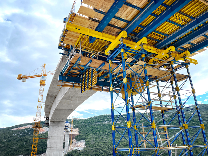 Pour la construction du pont Dumanja Jaruga en Croatie, Doka a fourni un package complet issu d’un seul et même fournisseur, y compris des solutions porteuses du kit de construction UniKit.