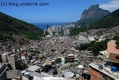 Rio nettoie peu à peu ses favelas - Batiweb