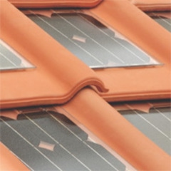Quand le photovoltaïque s'intègre discrètement à votre toit tuiles Batiweb Quand le photovoltaïque s'intègre discrètement à votre toit tuiles Batiweb