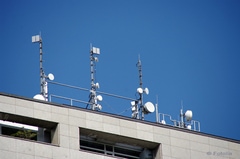 Bientôt des micro-antennes relais de proximité à Paris ? - Batiweb