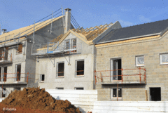Les mises en chantier de logements neufs en baisse, permis en hausse - Batiweb