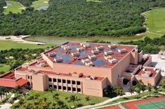 Le bâtiment du sommet de Cancun équipé de panneaux photovoltaïques  - Batiweb