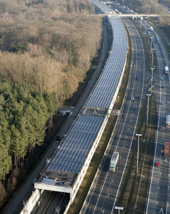 Des panneaux solaires sur la ligne ferroviaire Paris-Amsterdam - Batiweb