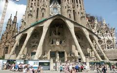Lumière nouvelle pour les hyperboloïdes de la Sagrada Familia  - Batiweb