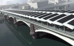 Construction du plus grand pont solaire au dessus de la Tamise - Batiweb