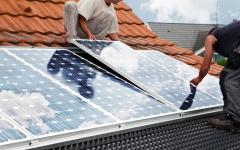 Photovoltaïque : une offre complète de suivi et d'entretien - Batiweb