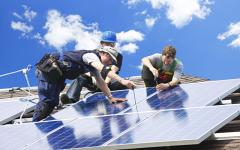 Photovoltaïque : une formation sur chantier offerte - Batiweb