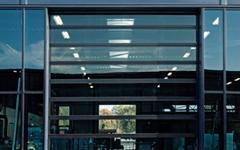 NOVOFERM INDUSTRIE : Design et luminosité : la porte sectionnelle Vision XL Batiweb NOVOFERM INDUSTRIE : Design et luminosité : la porte sectionnelle Vision XL Batiweb