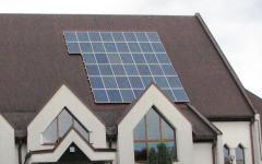 Une église polonaise bardée de panneaux solaires  - Batiweb