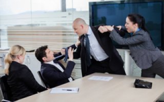 La violence au travail constitue-t-elle un motif de licenciement ? - Batiweb