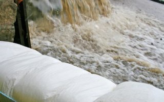Des sacs autogonflants anti-inondations testés dans l’Aube - Batiweb