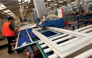 Lapeyre investit pour une fenêtre PVC Made in France plus performante - Batiweb