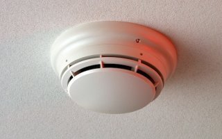 Détecteur de fumée : le taux d'équipement des logements stagne à 10 % Batiweb Détecteur de fumée : le taux d'équipement des logements stagne à 10 % Batiweb