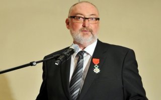 Patrick Liebus est fait Chevalier de la Légion d’Honneur par Michel Sapin - Batiweb