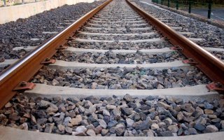 Manuel Valls appelé à suspendre deux projets de gares TGV  - Batiweb