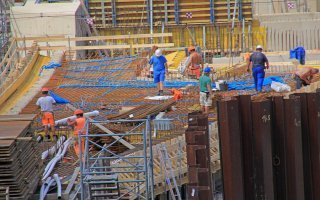 Le recours aux salariés détachés sur un chantier fait débat - Batiweb
