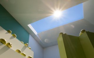 Des chercheurs développent une fenêtre intelligente qui régule la lumière  et la chaleur