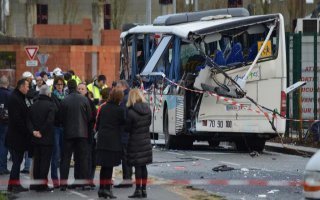 Un camion d'Eiffage impliqué dans l'accident de car à Rochefort - Batiweb