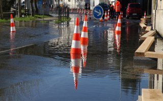 Des aides pour les entreprises touchées par les inondations  - Batiweb