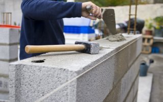 En 2017, l'activité des artisans du bâtiment devrait se maintenir dans le vert Batiweb En 2017, l'activité des artisans du bâtiment devrait se maintenir dans le vert Batiweb