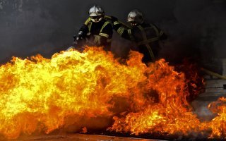 Aubervilliers : une tour HLM en proie aux flammes Batiweb Aubervilliers : une tour HLM en proie aux flammes Batiweb