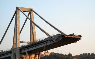 La déconstruction du pont de Gênes est en cours Batiweb La déconstruction du pont de Gênes est en cours Batiweb