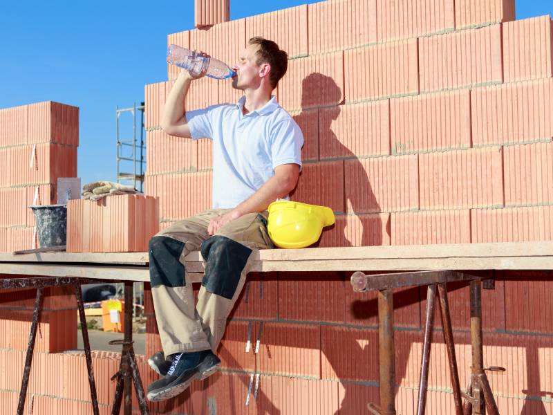 Canicule et chantiers : professionnels du bâtiment, soyez vigilants ! - Batiweb