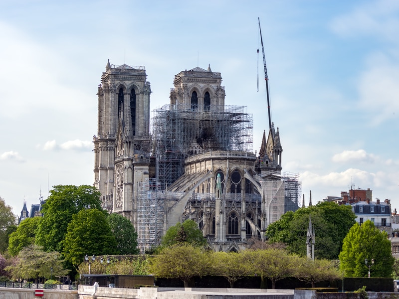 Chantier de Notre-Dame : les mesures prises pour éviter la contamination au plomb des travailleurs - Batiweb