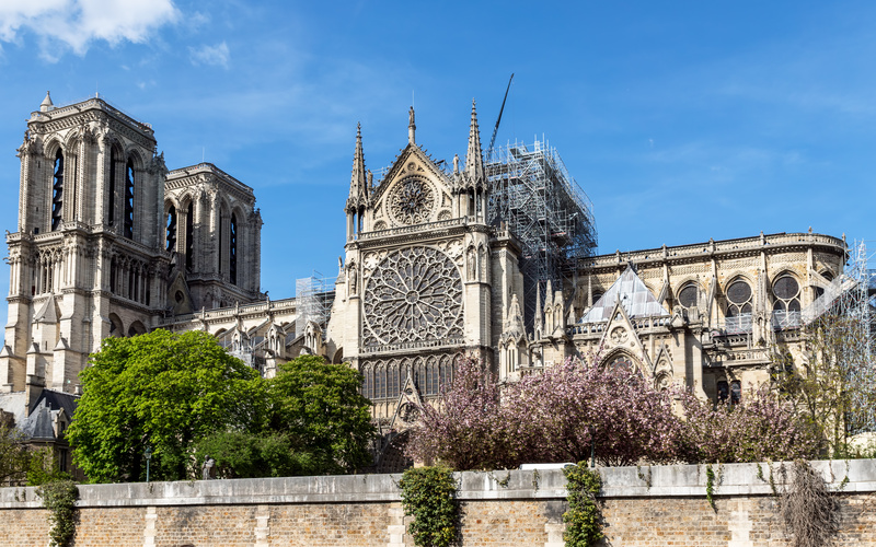 Notre-Dame de Paris : les artisans appelés à participer à la reconstruction - Batiweb
