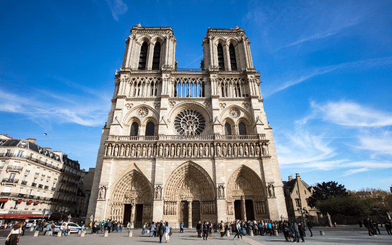 Notre-Dame de Paris : les abords de la cathédrale seront végétalisés - Batiweb