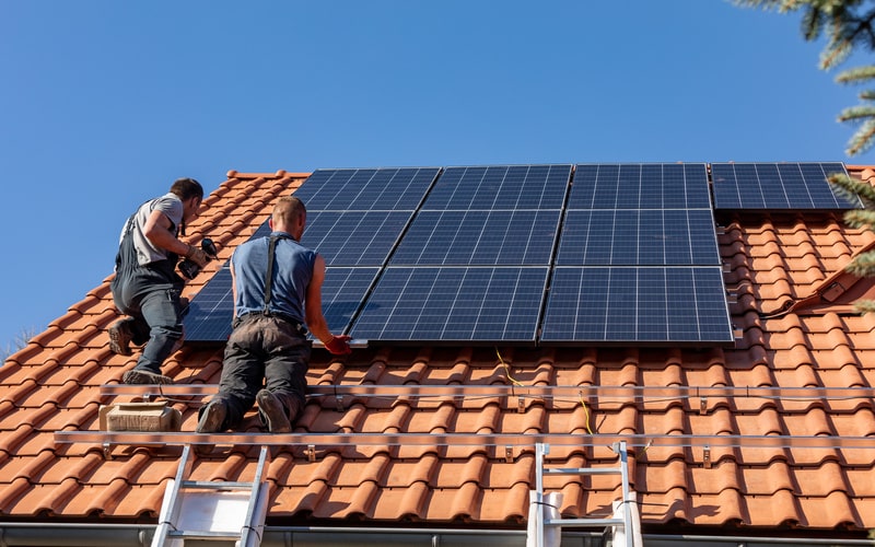 Les installations photovoltaïques ont bondi de 20 % en un an - Batiweb