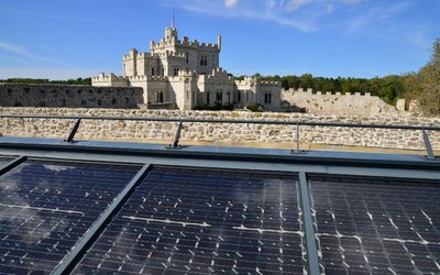 Panneaux solaires en zone patrimoniale : l’avis conforme...