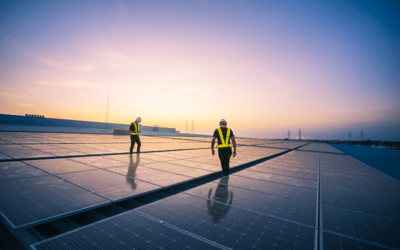 Des panneaux photovoltaïques sur le toit des usines...