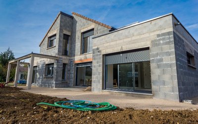 Construction de maisons : le groupe Hexaôm « armé »...