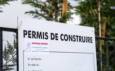 La chute des permis de construire avoisine les -30...