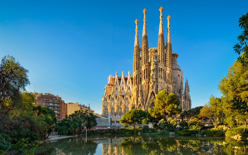 Sagrada Familia : une nouvelle étape franchie avec les tours des évangélistes - Batiweb