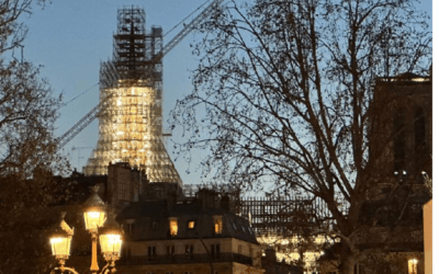 Notre-Dame : la silhouette de la flèche de nouveau...