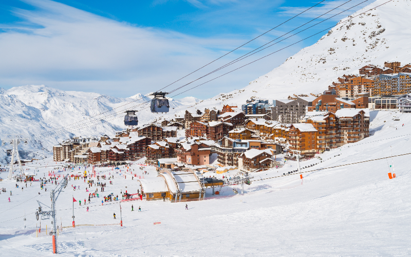 Jusqu'à 70 % de logements énergivores dans les stations de ski, selon HelloWatt - Batiweb