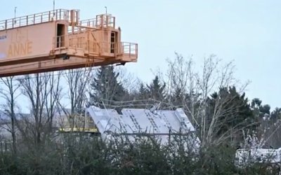 Un mort après l'effondrement d'un pont en...