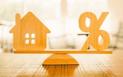 Immobilier : les prix et taux ont légèrement...