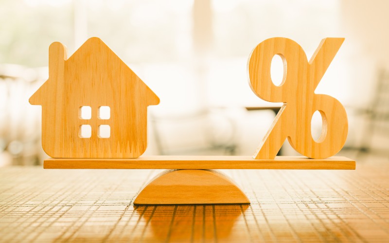 Immobilier : les prix et taux ont légèrement baissé depuis 3 mois - Batiweb